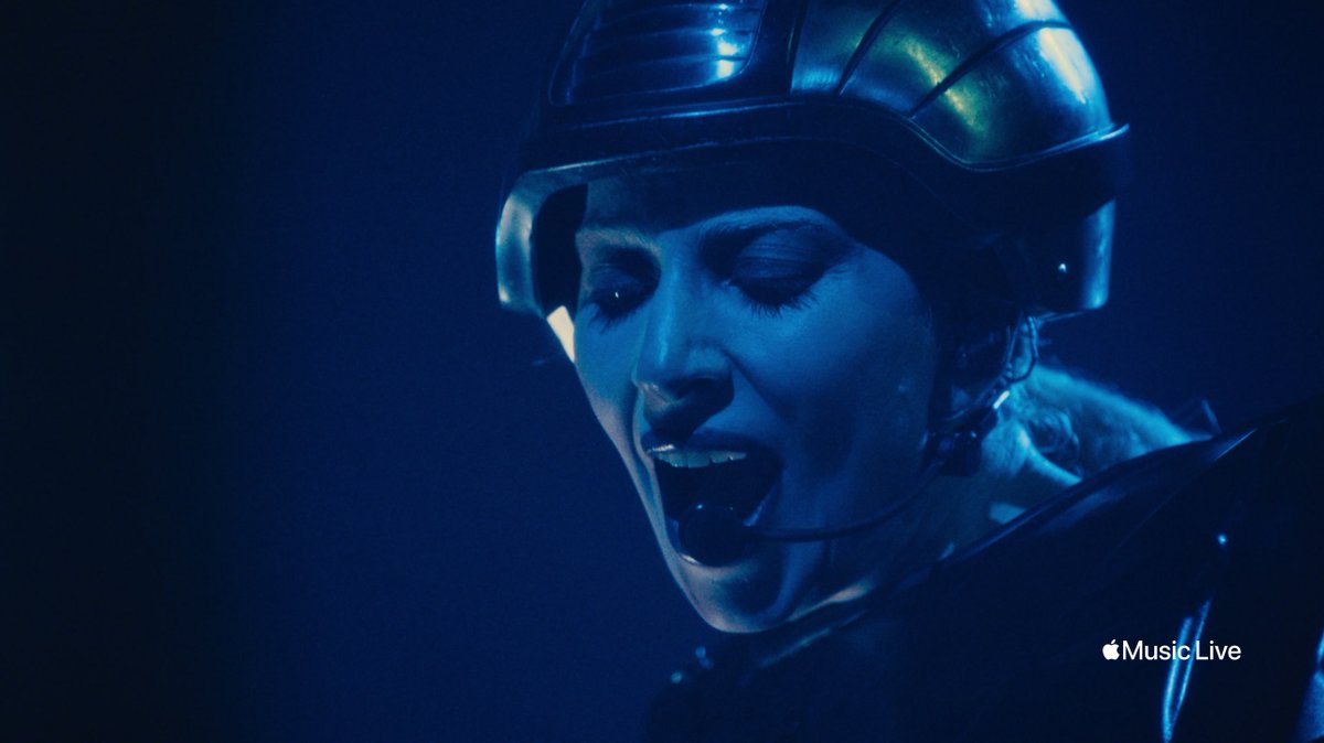 RDT Lady Gaga tweet media