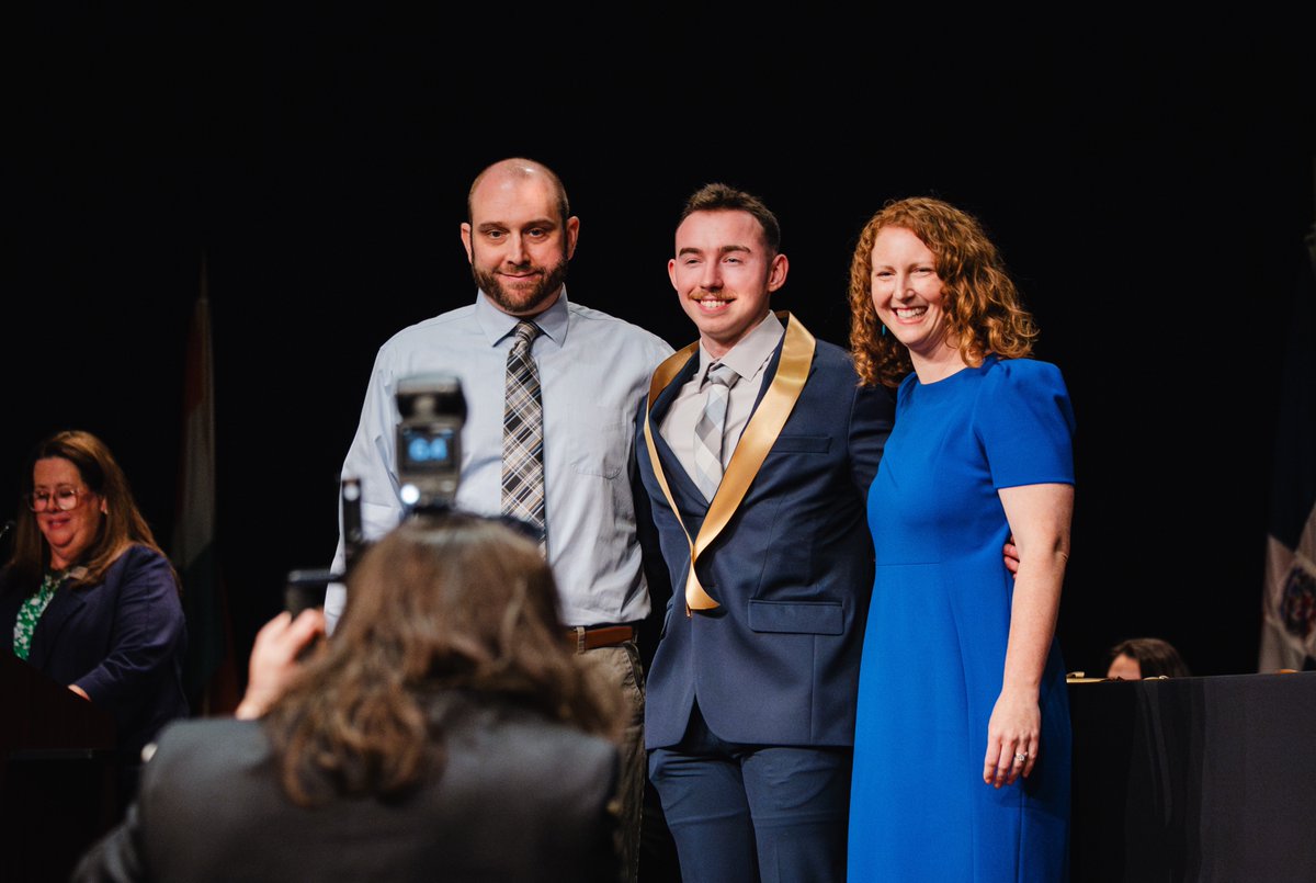 AIConcampus's tweet photo. All smiles, pride, and celebration for #AIC Doctor of #PhysicalTherapy graduates at last Friday’s pinning ceremony 💛

We are proud of you and all that you have accomplished, doctors 🎉

Full gallery: https://t.co/eYOxe7leVY https://t.co/sBxIBRHKyI