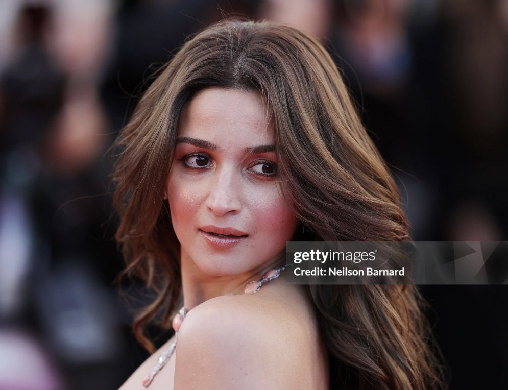 hourly Alia tweet media