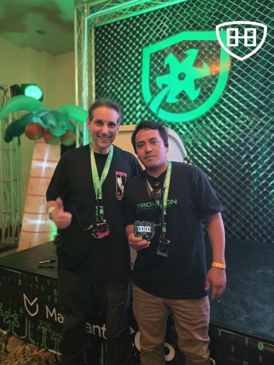 EHCGroup's tweet photo. ¡Llevando nuestra experiencia al siguiente nivel!💻

Orgullosos de @lorddemon y @crhystamil en el #TropiCon México. Participaron en talleres de hardware hacking e IA, ¡y el icónico @joegrand autografió sus badges electrónicos! 

Formación continua para ofrecerte lo mejor.🚀 https://t.co/0OgyqDcGcP