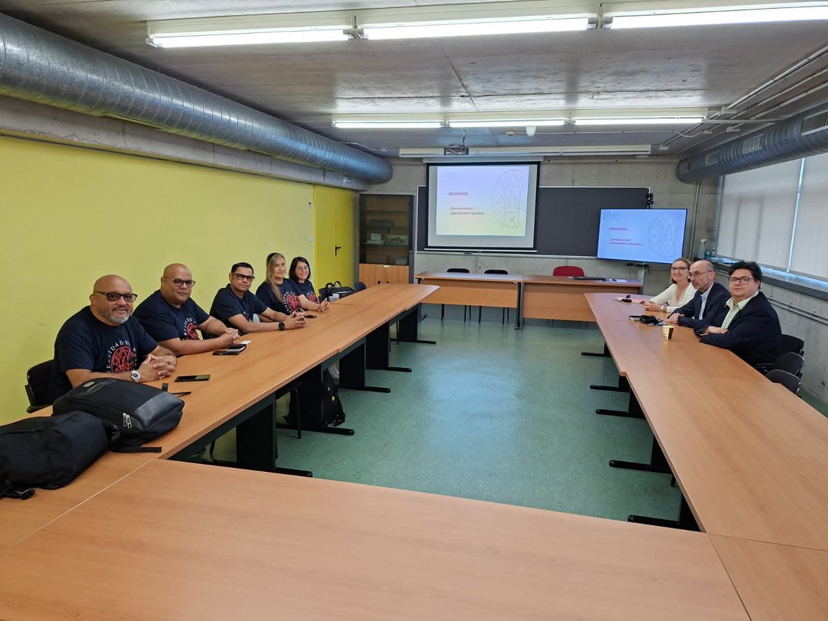 EconomicasUMU's tweet photo. 🎓 La semana pasada recibimos la Facultad a un grupo de doctorandos de @unisalle (Colombia), quienes realizan una estancia doctoral en la UMU 🇨🇴🤝🇪🇸 https://t.co/G2Ct0R5zS8