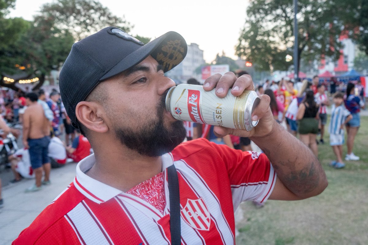UnionA1Toque's tweet photo. 👉🏻 Santa Fe se paraliza, como cada vez que juega #Unión 🇦🇹, y la banda lo sabe 🤪🍻

#SiempreUnión 🔴⚪️
#SiempreA1Toque 👊🏼 https://t.co/UehuRRmtRi