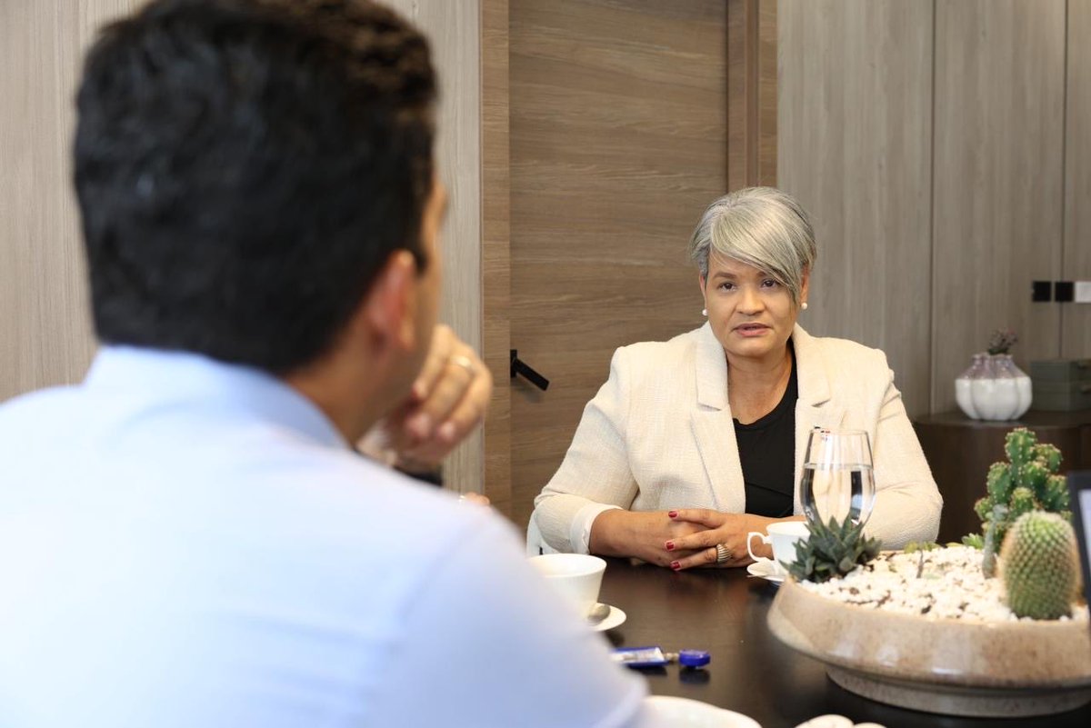 INAPA_RDGOB's tweet photo. La mañana de hoy, nuestro director ejecutivo, @warnaudbisono, recibió la visita de #YovanisBaltazar, gobernadora de la provincia San Pedro de Macorís; quien estuvo acompañada por @DraAracelisVil1, senadora de la provincia, y #LuisGómez, diputado. 

El encuentro tuvo como objetivo conversar sobre las soluciones del servicio de agua potable en la referida demarcación. 

¡En el INAPA seguimos trabajando para mejorar la calidad de vida de nuestra gente en cada rincón del país! 

#SomosINAPA