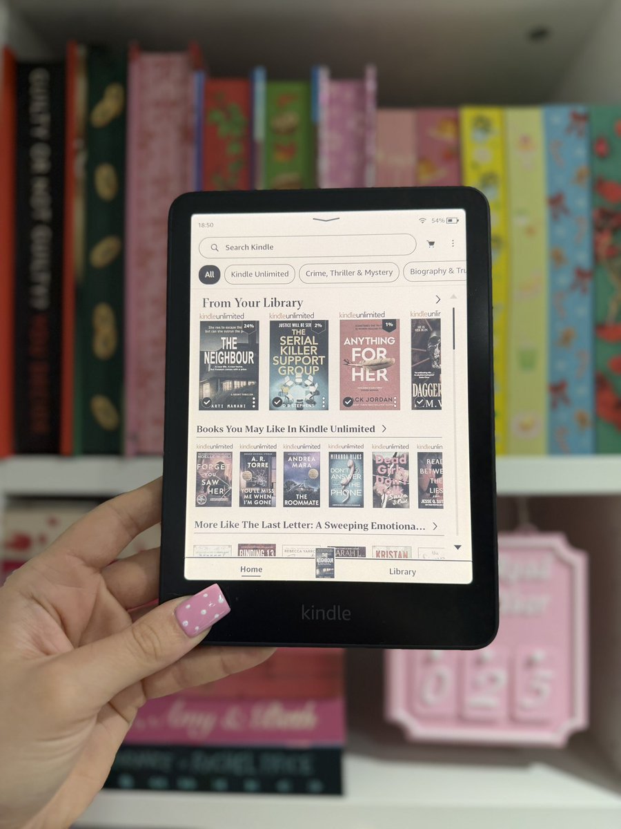 leahhbatchelor's tweet photo. kindle = upgraded 😍
#kindle #colorsoft https://t.co/EXcd3E7JWU