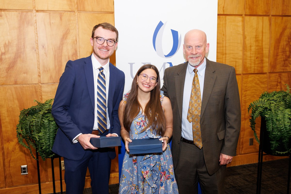 MSMA1's tweet photo. Dr. Scott Hambleton represented MSMA at UMMC School of Medicine Awards Day to present honors from the MSMA Foundation.

Congrats to Erin Matthews and Austin Frisbie, recipients of the Virginia Stansel Tolbert Awards, and Josh Hartley, recipient of the Carl Gustav Evers, MD, Award https://t.co/92d8tXCvHY
