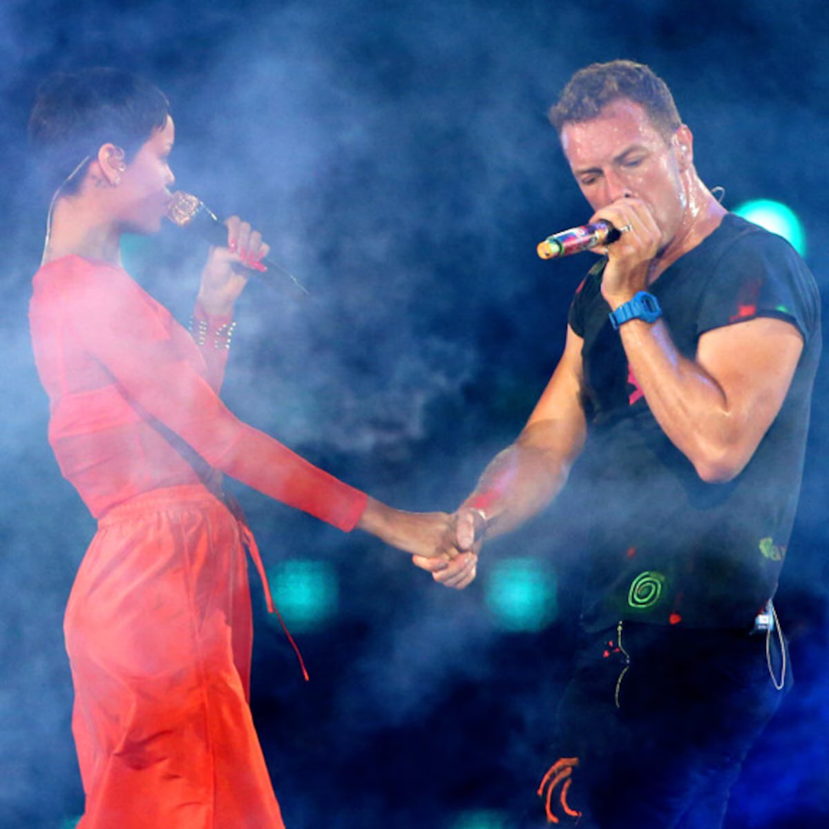 Nevernyny's tweet photo. "You have to be an idiot not to recognize that she’s the best singer of all time." — Coldplay’s Chris Martin on Rihanna https://t.co/9zZj2iqyKB