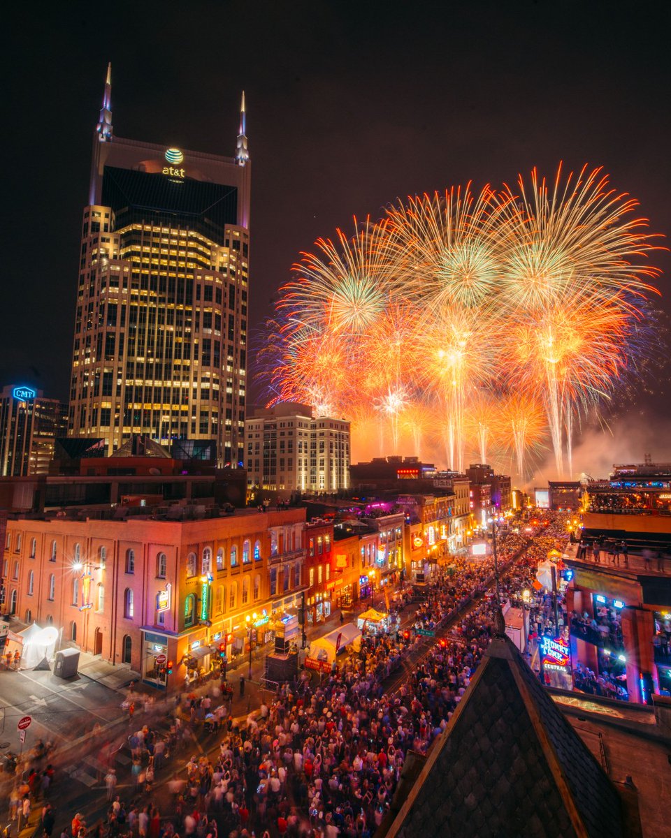 visitmusiccity's tweet photo. A front-row view of #NashvilleJuly4 sounds pretty good to us! 🎆 🇺🇸 VIP Viewing tickets are on sale now for Nashville’s Let Freedom Sing downtown fireworks and live music celebration. Check it out and secure your spot. 🎟️ 🎶
https://t.co/w2rHBWS4xW https://t.co/mvq11tElsT