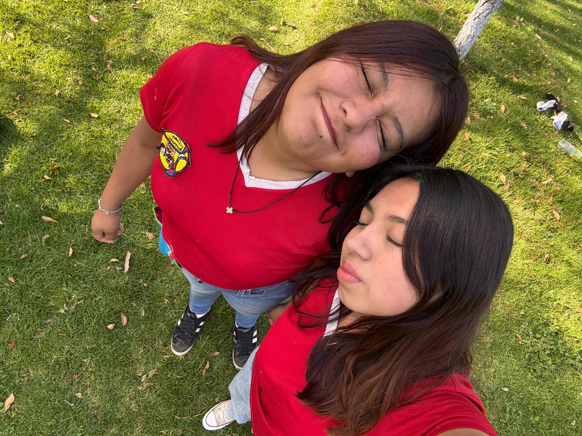 vale_gom08's tweet photo. Mi chiquita que conocí el 2023 hoy cumple 18 😭💕💕 https://t.co/z7kN8fiFSF