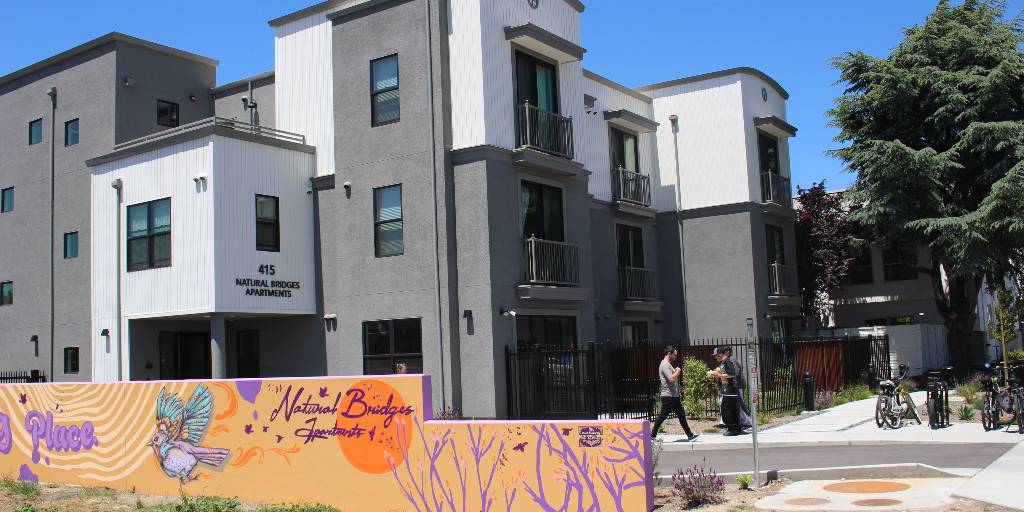 3CEnergy's tweet photo. 🏠💚Natural Bridges Apartments in Santa Cruz offers 20 studio units for income-qualified residents, built all-electric with support from 3CE's New Construction Electrification Program.
#NationalHousingMonth #AffordableHousing #AllElectric #CleanEnergy #CentralCoast #3CE https://t.co/TvsKoqY26d