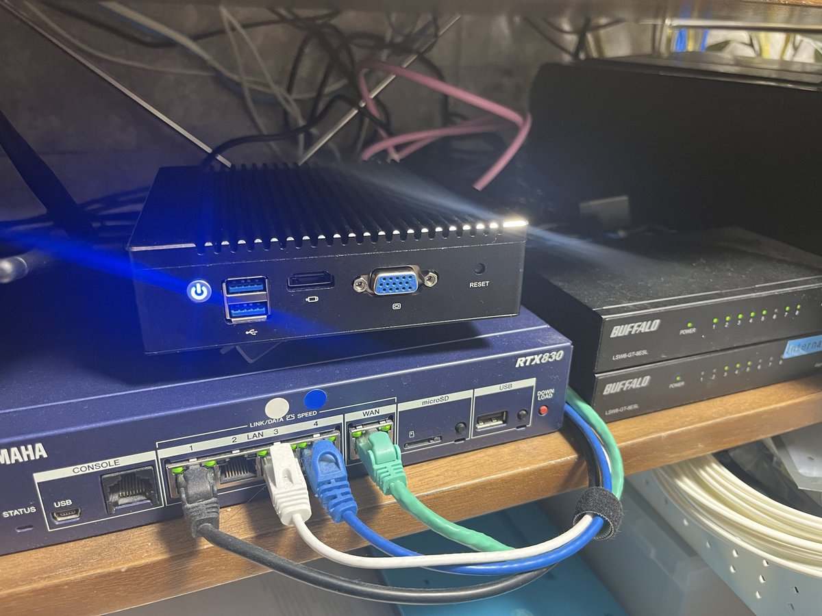 iruca22's tweet photo. 家のGW装置(VPN、FW、LAN3個のルータ込み)の一発切り替え成功！まだインフラの感覚は残っていた！！次は通信ログを収集してデータ分析にかける
※黒い筐体が新しい装置です https://t.co/BRC54bl6F8