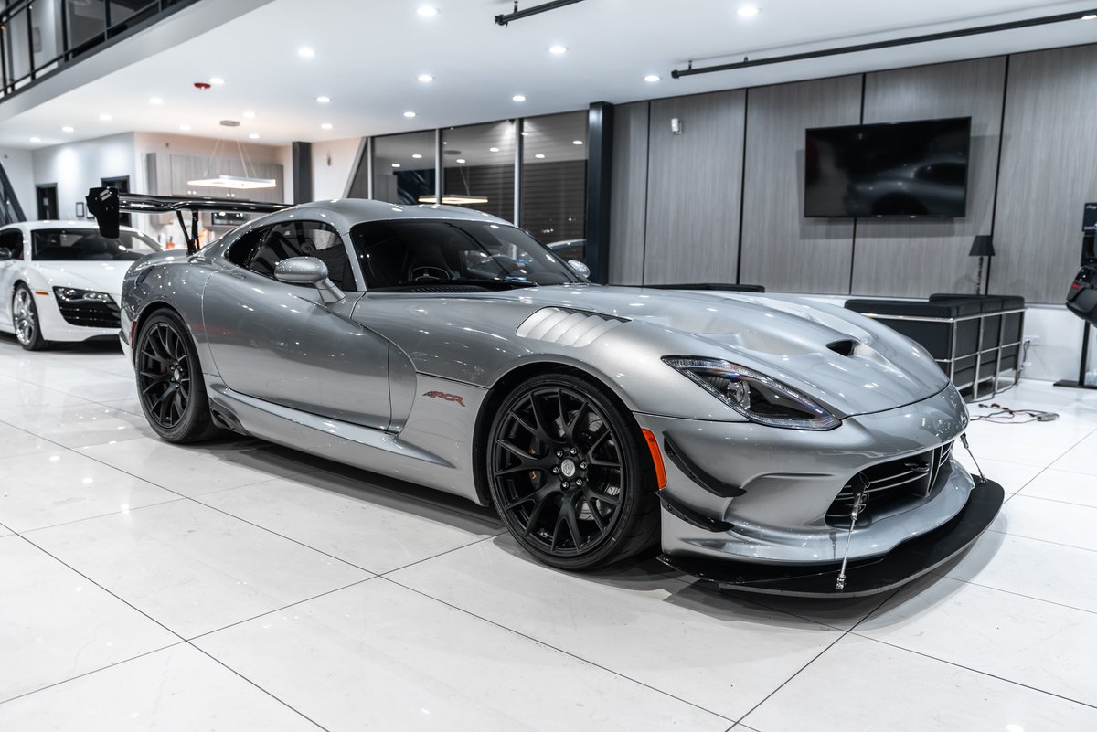 ExoticCarList's tweet photo. 2017 Dodge Viper ACR https://t.co/x0OtKWEUaz