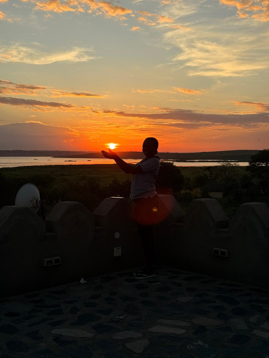 PatraAgasa's tweet photo. Beautiful sunset at @MurchisonPalace in Murchison falls national park ❤️.
See nature . 
#ExploreUganda https://t.co/Rbv2OktMLw