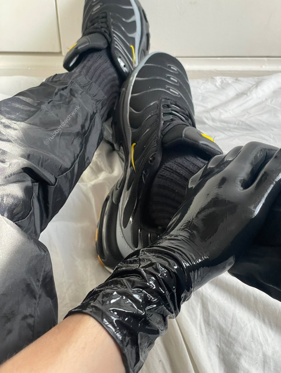 rubberizedtwink's tweet photo. Up to no good 😈 https://t.co/1bcwm3V3ib