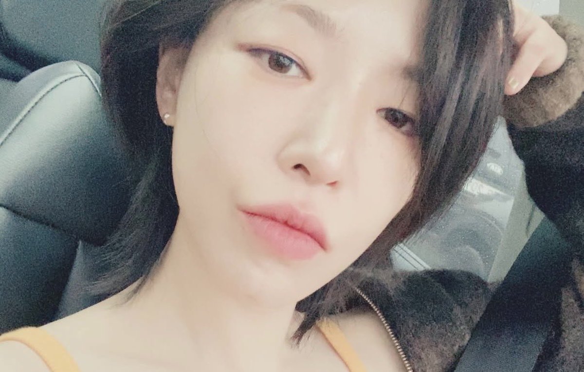 On__920's tweet photo. 아이뻐 손가인 인스타 감사합니다 https://t.co/ARXI5AJPvf