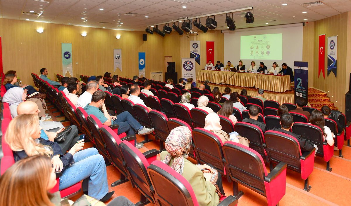 HaberVANYYU's tweet photo. Van Yüzüncü Yıl Üniversitesi AR-GE Koordinatörlüğü tarafından düzenlenen “TÜBİTAK Projelerinde Başarının Formülü: Kabul Alan Projelerin Ortak Özellikleri ve Deneyim Paylaşımı” başlıklı panel, İİBF Kenan Demirel Konferans Salonu’nda gerçekleştirildi.

Haberin detayı linkte 👉 https://t.co/5ZvYqk6PrW

@hsevli 
#TÜBİTAK 
#ArGe
#VanYYÜEtkinlikleri 
#VanYüzüncüYılÜniversitesi 
#VanYYÜ