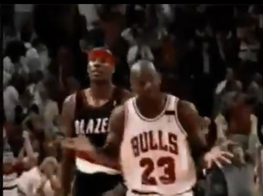 loljoedotcom's tweet photo. Never Been Swept 🧹 

Like I said... 
👉🏽 the 🐐 is Jordan. Periodt. 👈🏽 https://t.co/Zs7UHekVwH