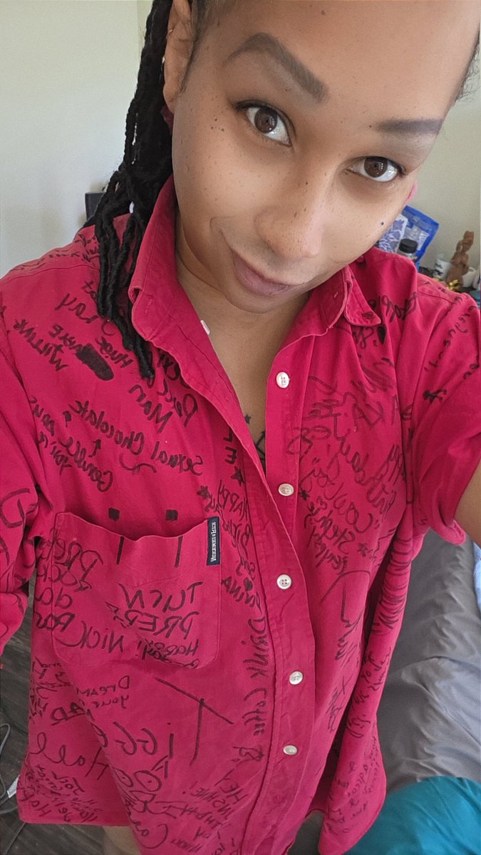 Ellefunk's tweet photo. I still have my #BirthdayShirt from my #FreshmanYear of #college 🫶🏼 #2001 https://t.co/ExM6f83nYM