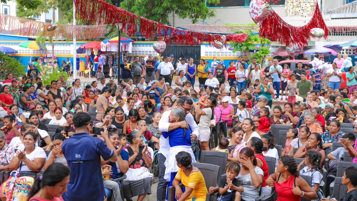 GANAOFICIAL's tweet photo. 🔶Celebración del #DiaDeLaMadre, en el #PuertoDeLaLibertad, gracias al Alcalde #RafaelAvalos. ✍️🇸🇻 https://t.co/IPN3WmxxAy