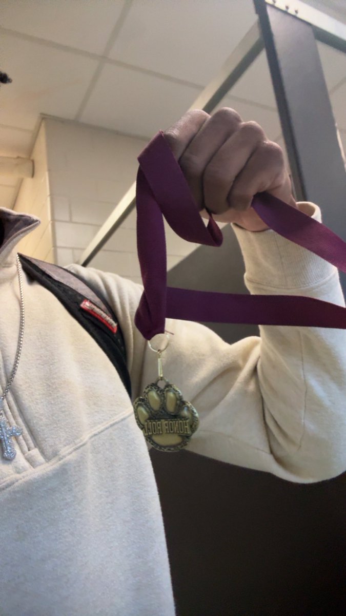 Travonscooter1's tweet photo. Being an athlete means having good grades  i’ve gotten A&amp;B honor roll since i’ve been in school , 2 more to come✨ @NAHSFball #studentathlete @CRStubblefield @_CoachDhelm https://t.co/pOMkkZkqjj
