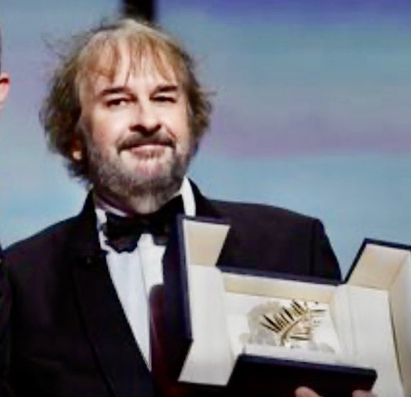 instant_carma's tweet photo. Inattendue cette Palme d’Or d’honneur décernée à Gustave Kervern ! (désolé…) https://t.co/rqyyj6zjEJ