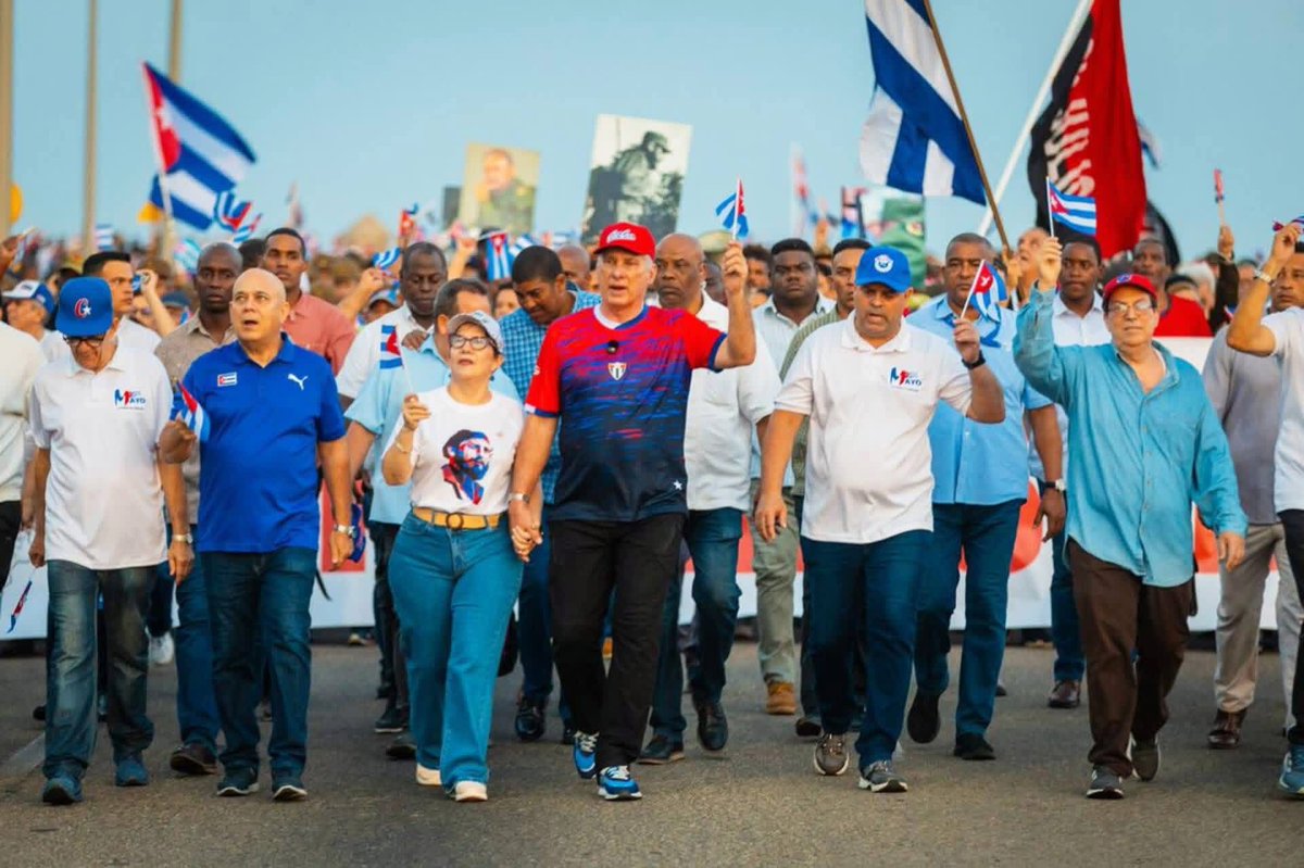 gobhabana's tweet photo. 🇨🇺 El Presidente Díaz-Canel habló con Néstor Prieto, de Diario Público, sobre los efectos del #bloqueo, el cerco petrolero y la disposición histórica de la #RevoluciónCubana al diálogo con EE.UU.  

#LaHabanaDeTodos https://t.co/usFxuTMjkc