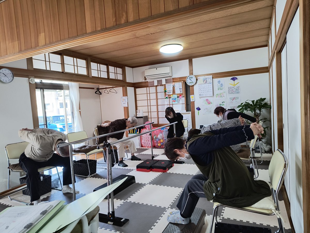 nextmind0412's tweet photo. おはようございます😊

利用者さんの手の運動の為に、雑巾作りもある程度出来上がって来ました✨

どのタイミングで渡しにいこうかな？

色々と頭を悩ませながら、日々を楽しんで過ごしています✨

今日も事業所の皆さんと一緒に考えながら、楽しんでいきます🌟

今日もよろしくお願いします https://t.co/MwMQjKXJpN