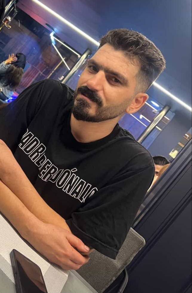 SaraRostaei's tweet photo. آخرین استوری برادر شجاع و عزیزم 🖤😭
هایلات آزادی رو سیو کرده بود و پیجش هم پابلیک کرده بود🖤😭
انگار میدونست صفحه کوچکش قراره همیشه به یادگار بمونه😭🖤
#مجتبی_روستایی
#جاویدشاه https://t.co/s6hW9Jxm66