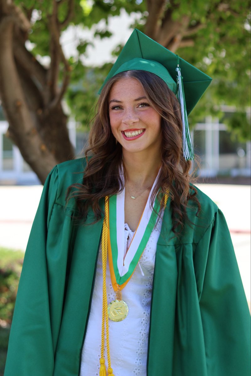 TimHodges402's tweet photo. It was fun to celebrate this girl at her graduation this weekend. Congrats, Ainsley - big things ahead!!! 🎓 https://t.co/8i1EAUjWll