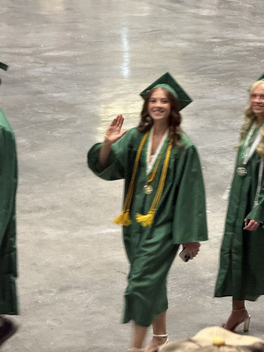 TimHodges402's tweet photo. It was fun to celebrate this girl at her graduation this weekend. Congrats, Ainsley - big things ahead!!! 🎓 https://t.co/8i1EAUjWll