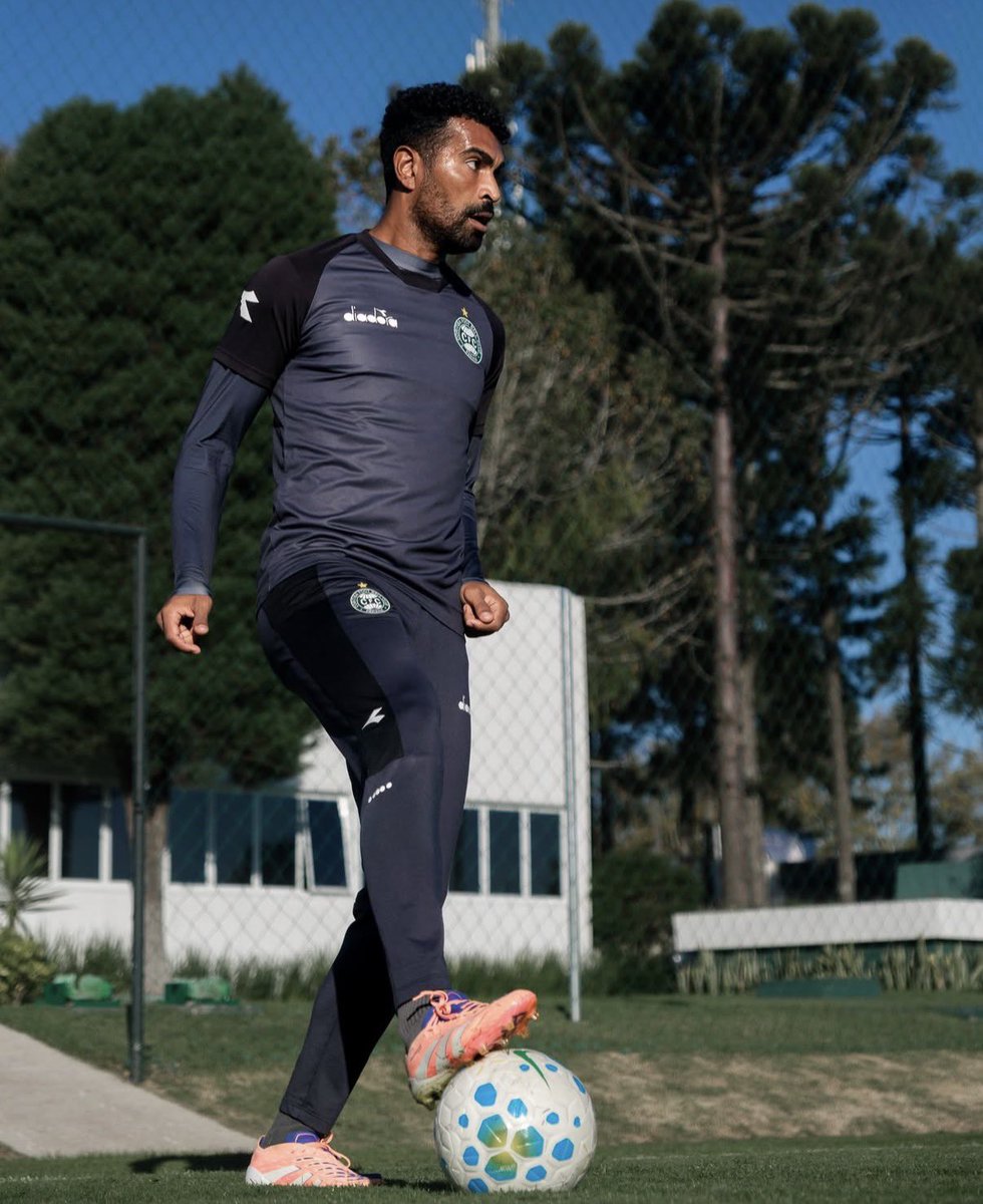 RogerioScarione's tweet photo. Coritiba terá o retorno de Breno Lopes, Tiago Coser e Thiago Santos para a partida contra o Santos, pela Copa do Brasil…

A tendência é que os três sejam titulares amanhã. https://t.co/5qSTmoHmIe