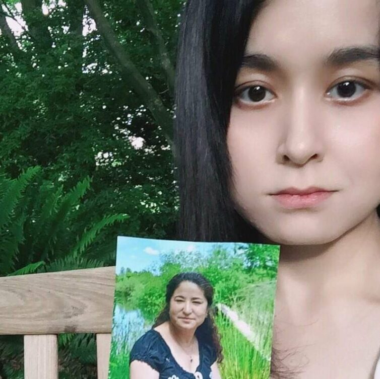 Spring02060527's tweet photo. #RahileDawut，维吾尔族，新疆大学教授，国际知名维吾尔民俗学家，"精英灭绝"之一
2017年12月离开乌鲁木齐前往北京，此后再无音讯 （得知她被拘留）
2018年12月被以"分裂国家罪"判处无期徒刑，上诉法院驳回
因其在狱中遭受酷刑或心理压力，其身体健康出现严重问题 #良心犯 #一人一推 https://t.co/rsSB3hjTnd