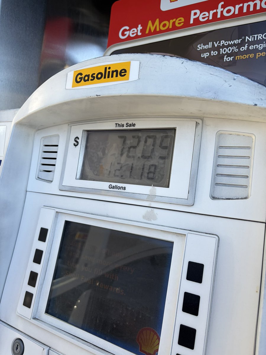 MerchPlug101's tweet photo. @realpeteyb123 Not as much as yall but driving a 4-banger now is costing $70+, when it used to be $40ish to fill https://t.co/j0RUwUquNv