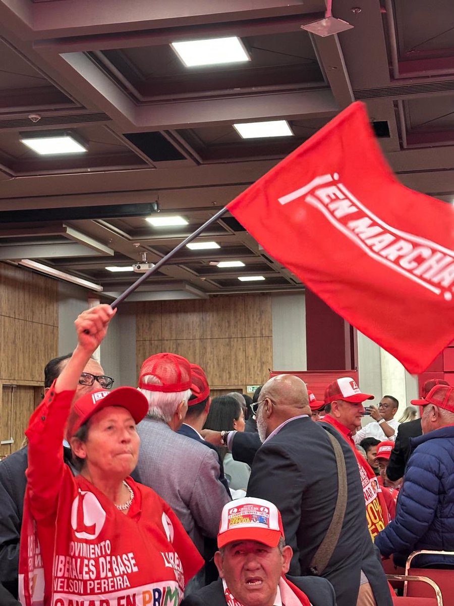 SomosEnMarcha's tweet photo. Lleno total en el Salón ROJO del Tequendama. 🚩🇨🇴  

Los verdaderos liberales estamos con @IvanCepedaCast y @aida_quilcue, nunca del lado de la derecha. Hoy quedó ratificado.
#LiberalesConIván https://t.co/b1pyL06mUi