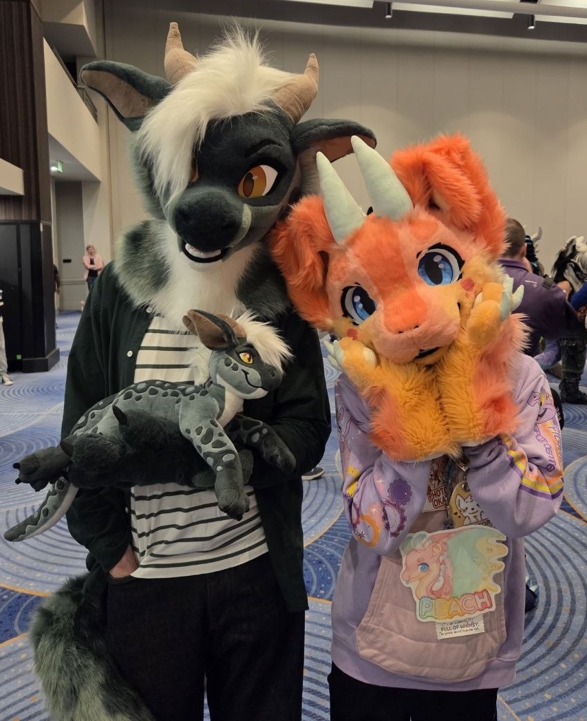 ✨Aster 🔜 Anthrohio 🎨NotSafeForHoofs tweet media