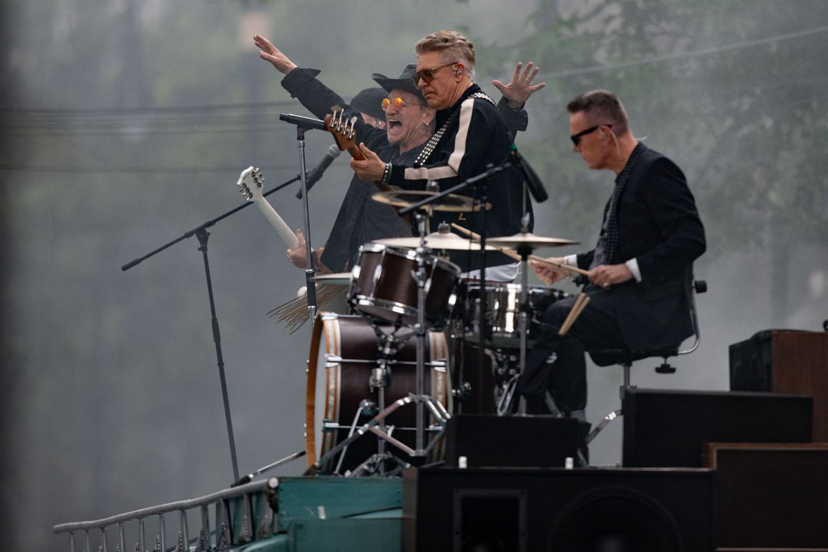 U2EXPO's tweet photo. Hoy @U2 en modo full band (sí, con Larry Mullen) estuvo en las calles de Ciudad de México filmando un video para una canción llamada Streets of Dreams, la cual será parte del próximo disco de la banda a editarse antes de fin de año... https://t.co/49RiSKf8Gh