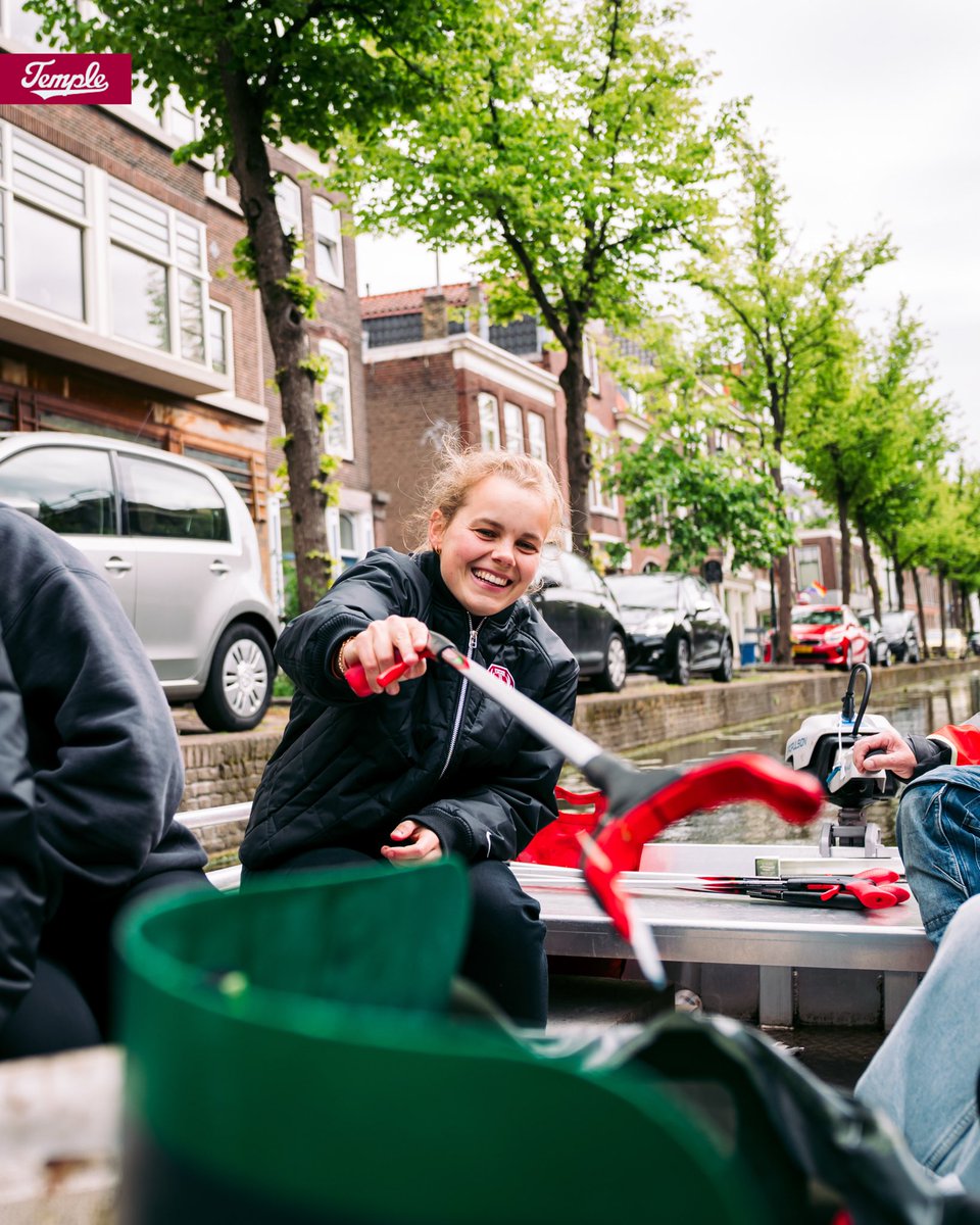 TempleFH's tweet photo. Started the trip by giving back 🤝 

The Owls spent the afternoon cleaning up the canals! https://t.co/CvPrcxVucx