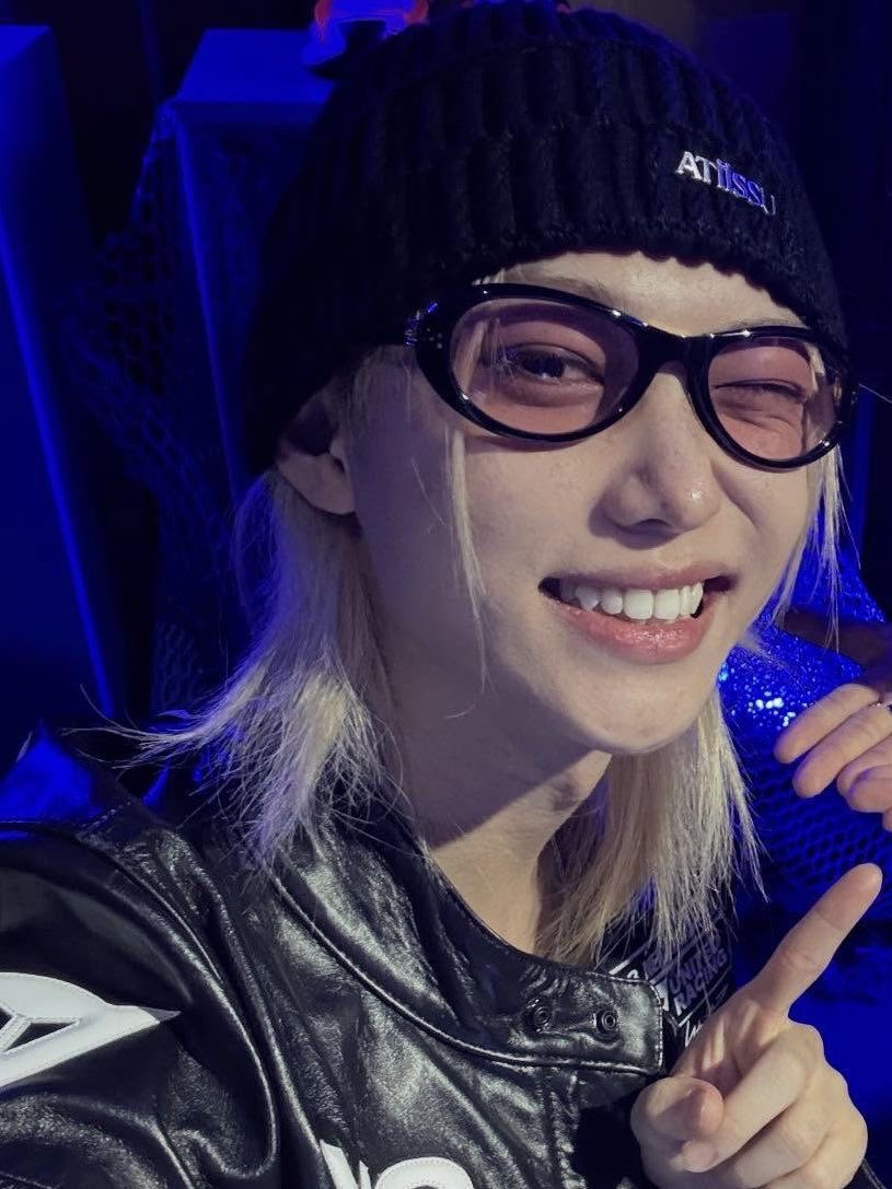 livingliliworld's tweet photo. #Jilix AU
Onde Felix conseguiu realizar o seu sonho de finalmente ver as suas artistas favoritas depois de anos. Porรฉm, seu namorado, Jisung, รฉ tรฃo ciumento que por um momento esqueceu a sexualidade do prรณprio namorado depois de ver um post seu https://t.co/koqp0AtWZe