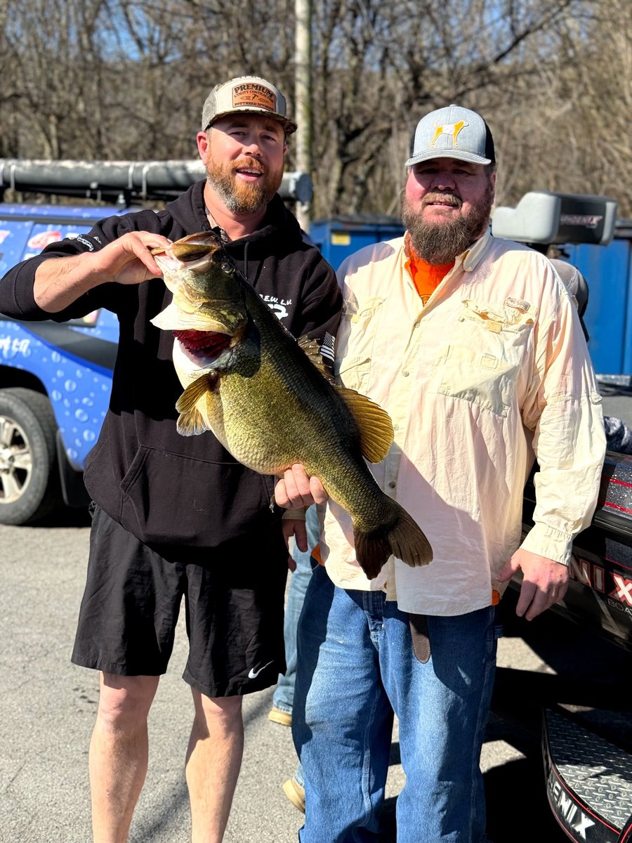FieldandStream's tweet photo. For more than a decade, Tennessee’s state-record largemouth looked untouchable.

The angler on the right, Darren Nunley, is now officially Tennessee’s new state-record holder after landing a 15.75-pound largemouth that ended an 11-year run for the old mark. https://t.co/mhBdDPKoEj