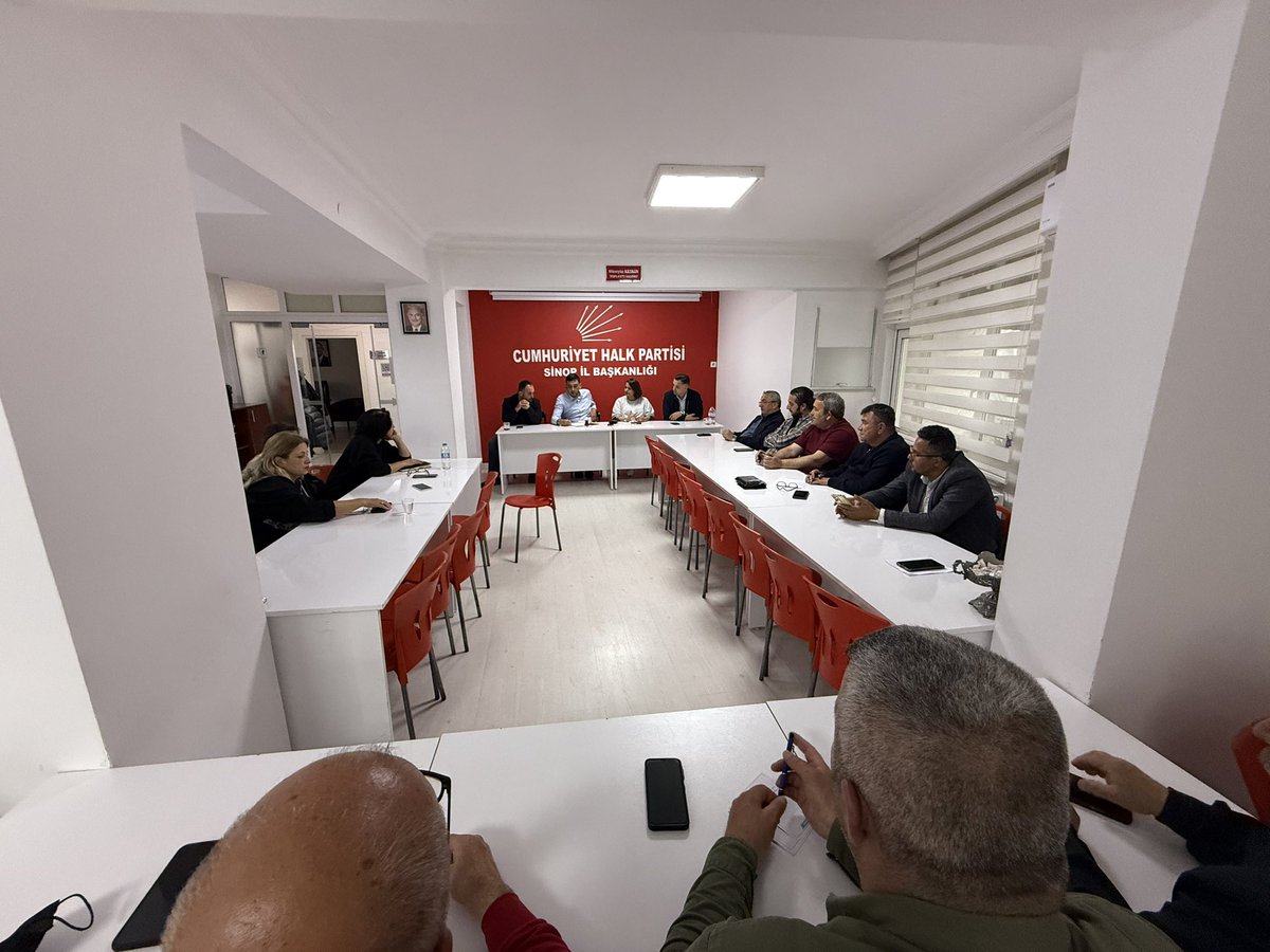 OzgurSinopil's tweet photo. Cumhuriyet Halk Partisi Sinop İl Yönetimi olarak İl Başkanımız Av. Aykut Cem Yalçınkaya başkanlığında, gerçekleştirdiğimiz il toplantısında; örgütsel çalışmalarımızı, saha faaliyetlerimizi ve önümüzdeki dönem yol haritamızı değerlendirdik.

Halkın sorunlarına çözüm üretmek, emeğin, adaletin ve cumhuriyet değerlerinin yanında olmaya devam etmek için kararlılıkla çalışıyoruz.

Birlikte, dayanışmayla, daha güçlü bir Sinop ve daha güçlü bir Türkiye için mücadelemizi sürdüreceğiz.

@aykutcc