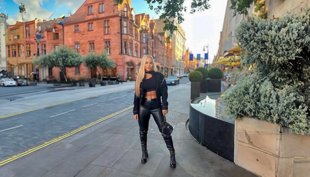 CamiChal's tweet photo. Black Leather London ™️ https://t.co/RcvzvXOZTF