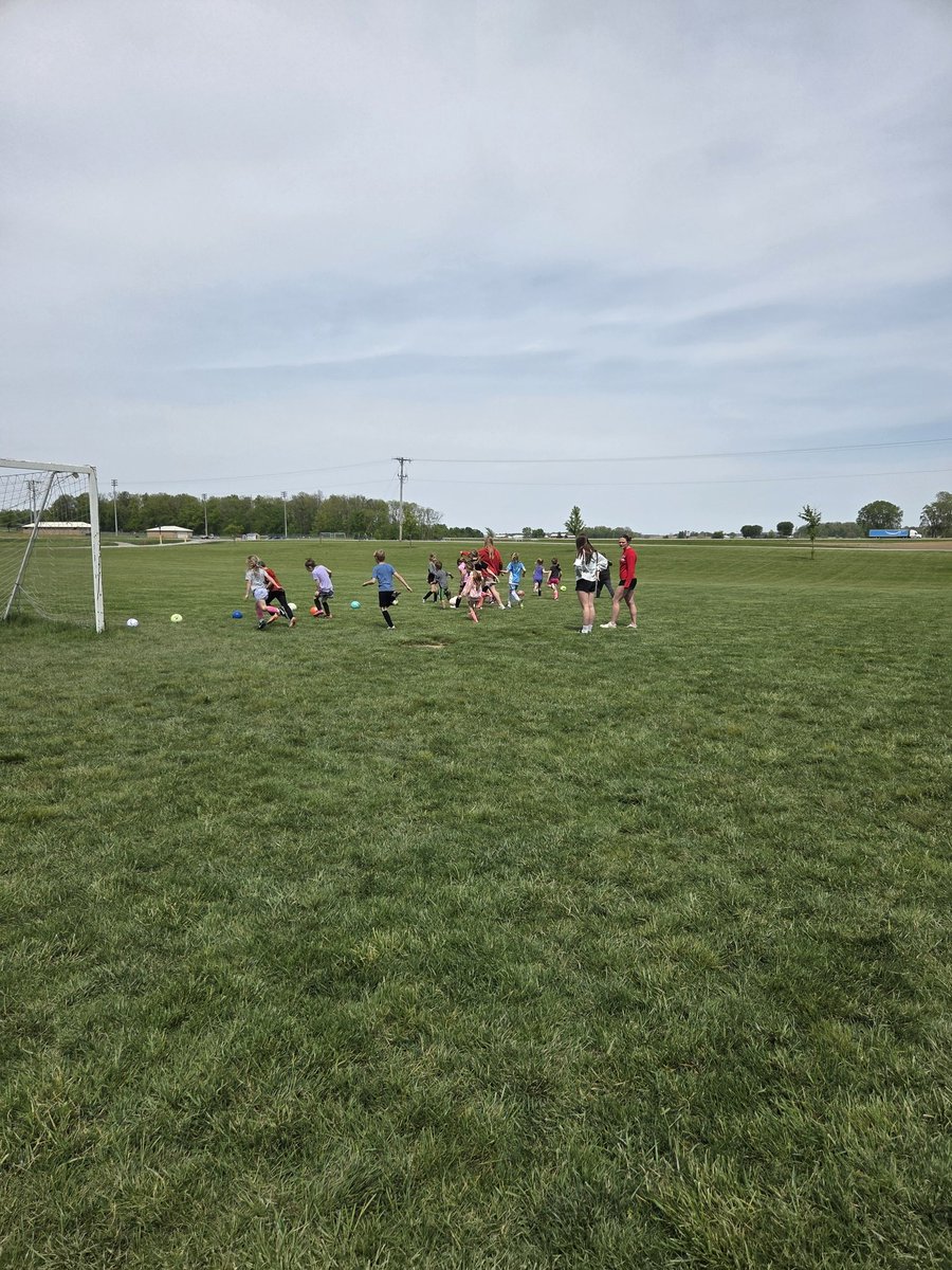 BotkinsGSoccer's tweet photo. Little ones getting warmed up for the first day of camp. https://t.co/OGLDqJcaR0