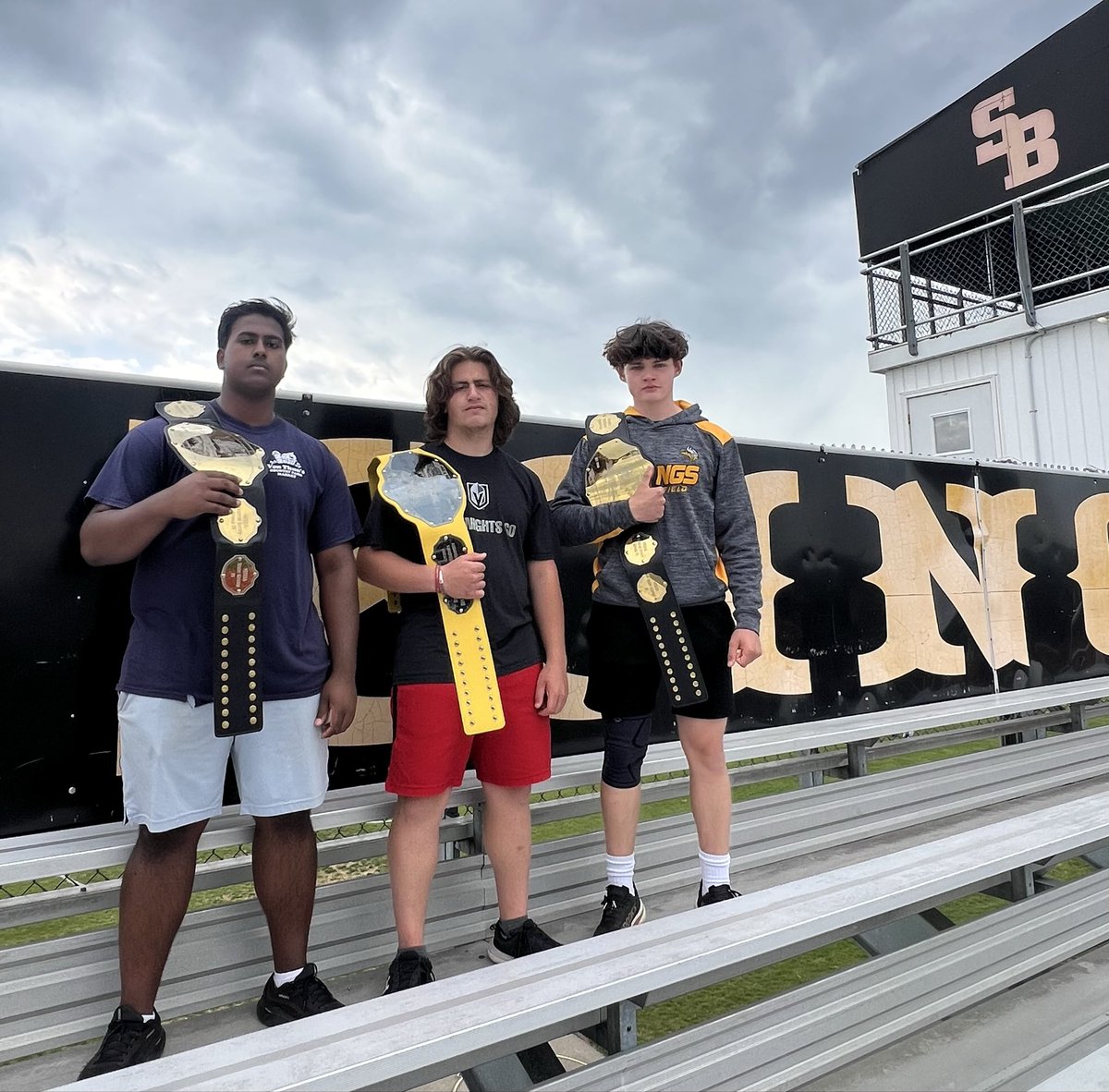 SBHSXC_TF's tweet photo. Week 5-7: We Throw MVPS

Dhaanesh, Greg and Dan all rose to the occasion to overcome obstacles and competed tough to help our program finish 2nd in both the Gmc Relay and Gmc Championship meets. 

Stay sharp and healthy for the rest of the season! 
#WhatsYourE.T.A.? https://t.co/O2NOmbHG5H