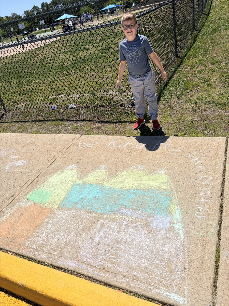 MrsLarson03's tweet photo. Chalk the Walk 👩‍🎨 @STSD_McKinley @StaffordTwpEd https://t.co/6NNdgO4Cm2