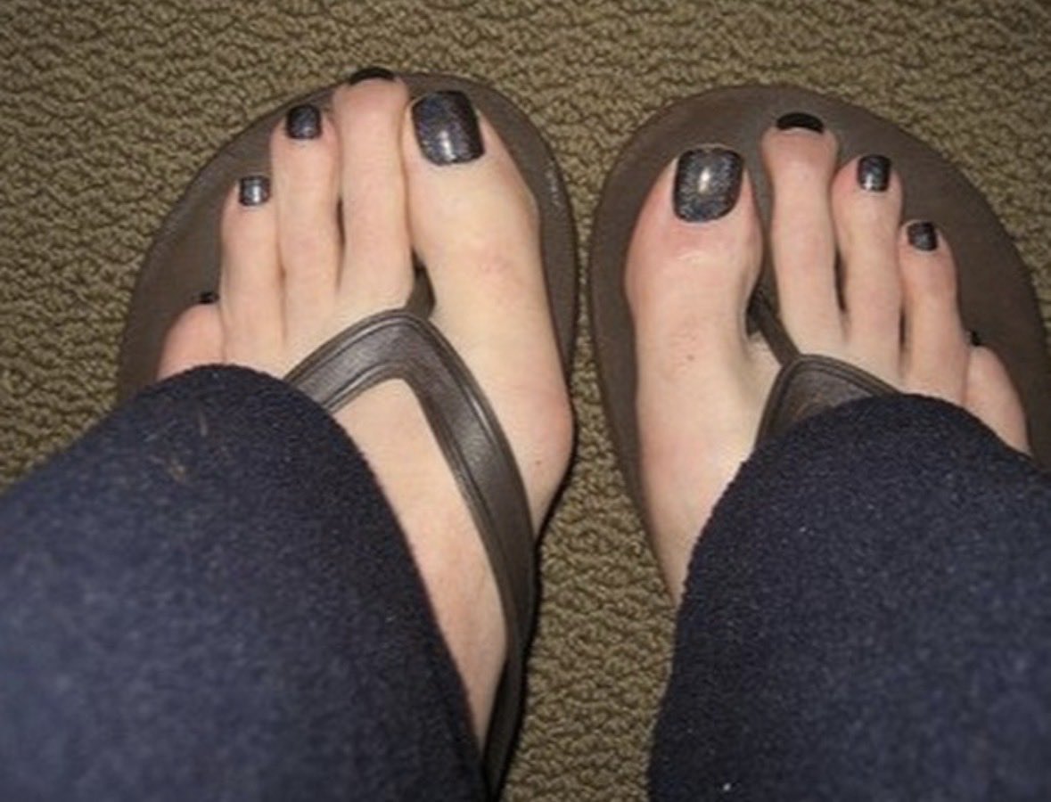 Theloveoflongtoes tweet media