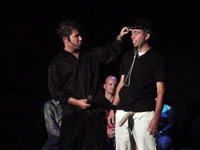 pupasgfed's tweet photo. Une session d’hypnose = l’occasion parfaite de tester “se montrer sans choisir”.

Oui, tu as consenti avant. Mais quand ça arrive... la surprise est réelle, et parfois, intense...

et penser que ça pouvait arriver dans des shows normies 🥵 https://t.co/mc1ypH819X
