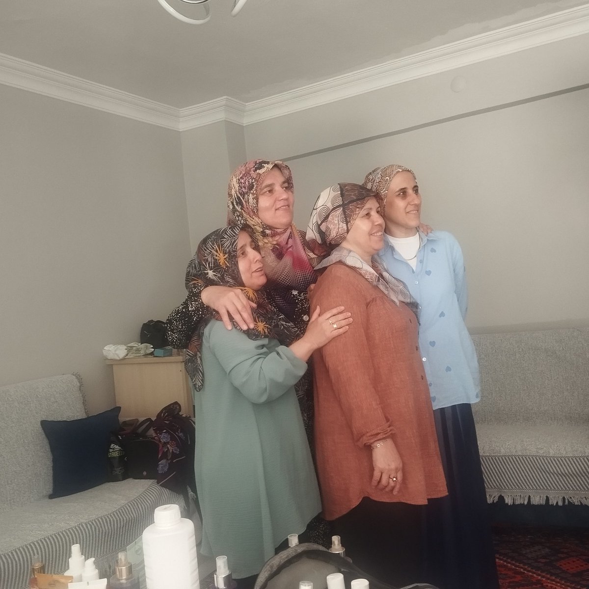 AydnGrup's tweet photo. Manisa'da kizkardesin  evinde ev seminerini seher hanımla birlikte gerçekleştirdik ekip arkadaşlarımızla çalismalara devam . Siz hayal edin birlikte gerçekleştirelim. https://t.co/78adThiaUw