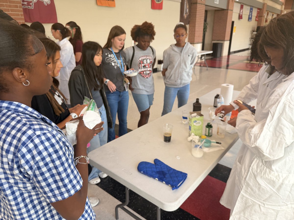 jokeeffeox's tweet photo. STEM excitement was off the charts today! 🚀🧪 @HumbleISD_SCHS joined our Wonder Women of STEM for an amazing outreach event led by many former students. Hands-on experiments, high engagement, and future leaders in action! @HumbleISD_WMS @HumbleISD https://t.co/UpctBsLKUl