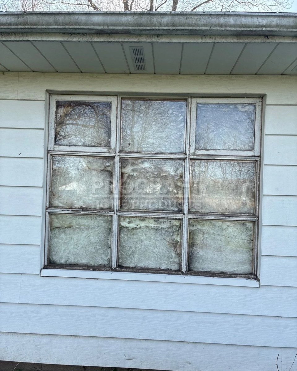Procrafthomepro's tweet photo. Finding a reliable window contractor in Deerfield Michigan is the only way to avoid ending up with a piece of plywood where your view used to be.

Give Pro Craft Home Products a call at 419-475-9600 and let us take a look at your windows before the next big storm hits. https://t.co/6wipuyepve