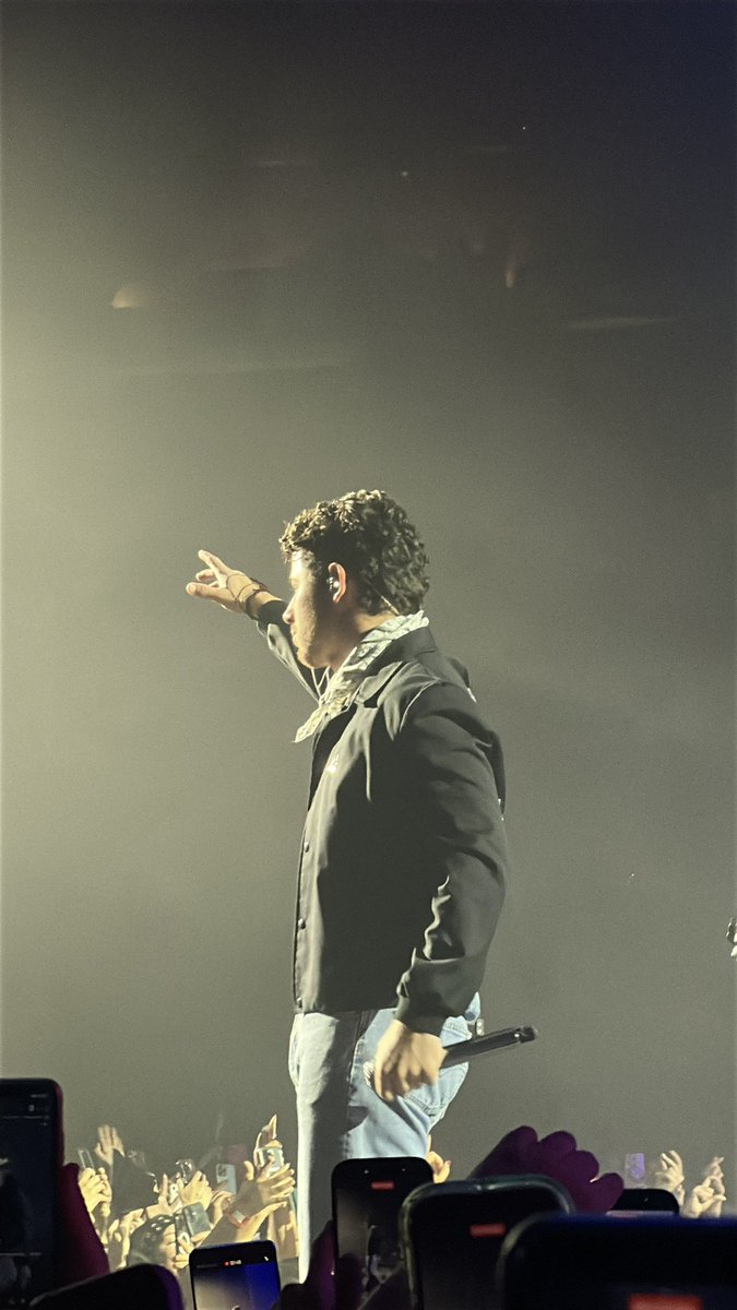 nickyruedx's tweet photo. Algunas postales de anoche en el concierto de los Jonas Brothers anoche ❤️‍🩹 20 años después sigo aquí. 

Nick no se acercó mucho a mi lado para sacarle una foto bonita u.u https://t.co/abqdJoOkwi