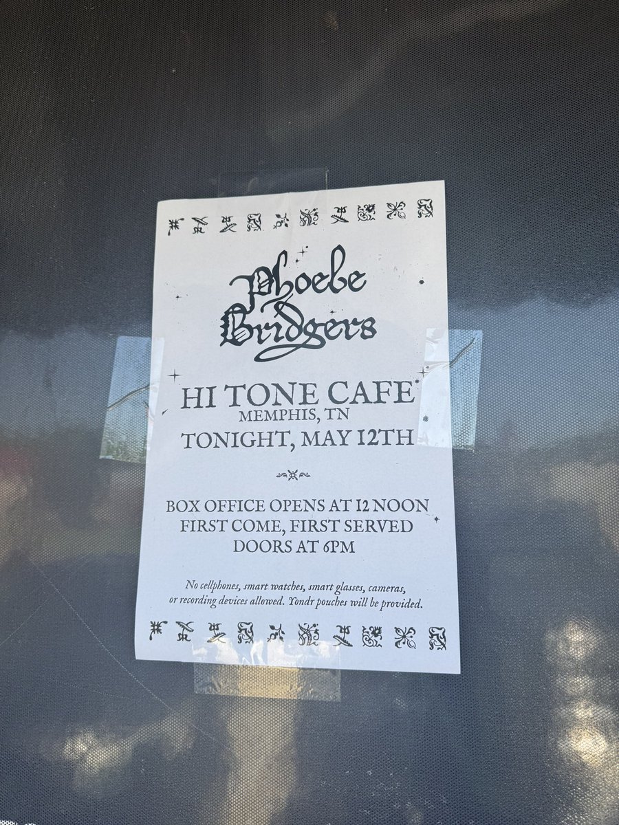 suddenleigh's tweet photo. @sourcebridgers #64 in line! Had a feeling about Hitone and drove over there around 10:30 am and people were already camped at the door lol! Bus &amp; truck on side of venue. No Maxine siting https://t.co/ERIsSluSe8